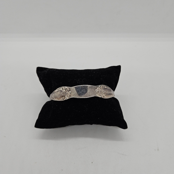Oneida Jewelry - Oneida cuff bracelet silver tone